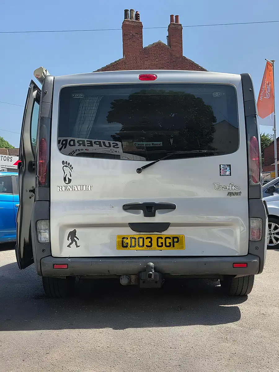 Used 2003 Renault Trafic SL27 Silver - Interior and Exterior details 5