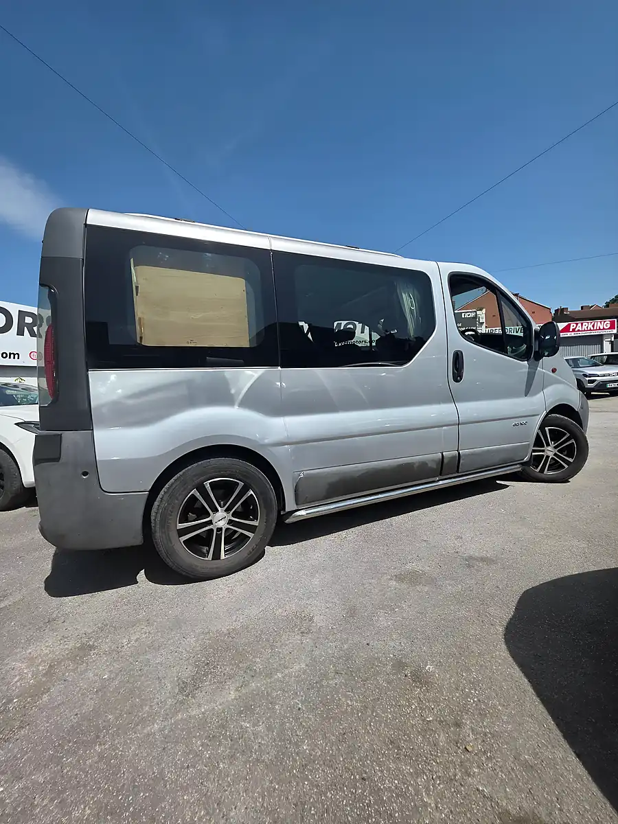 Used 2003 Renault Trafic SL27 Silver - Interior and Exterior details 7