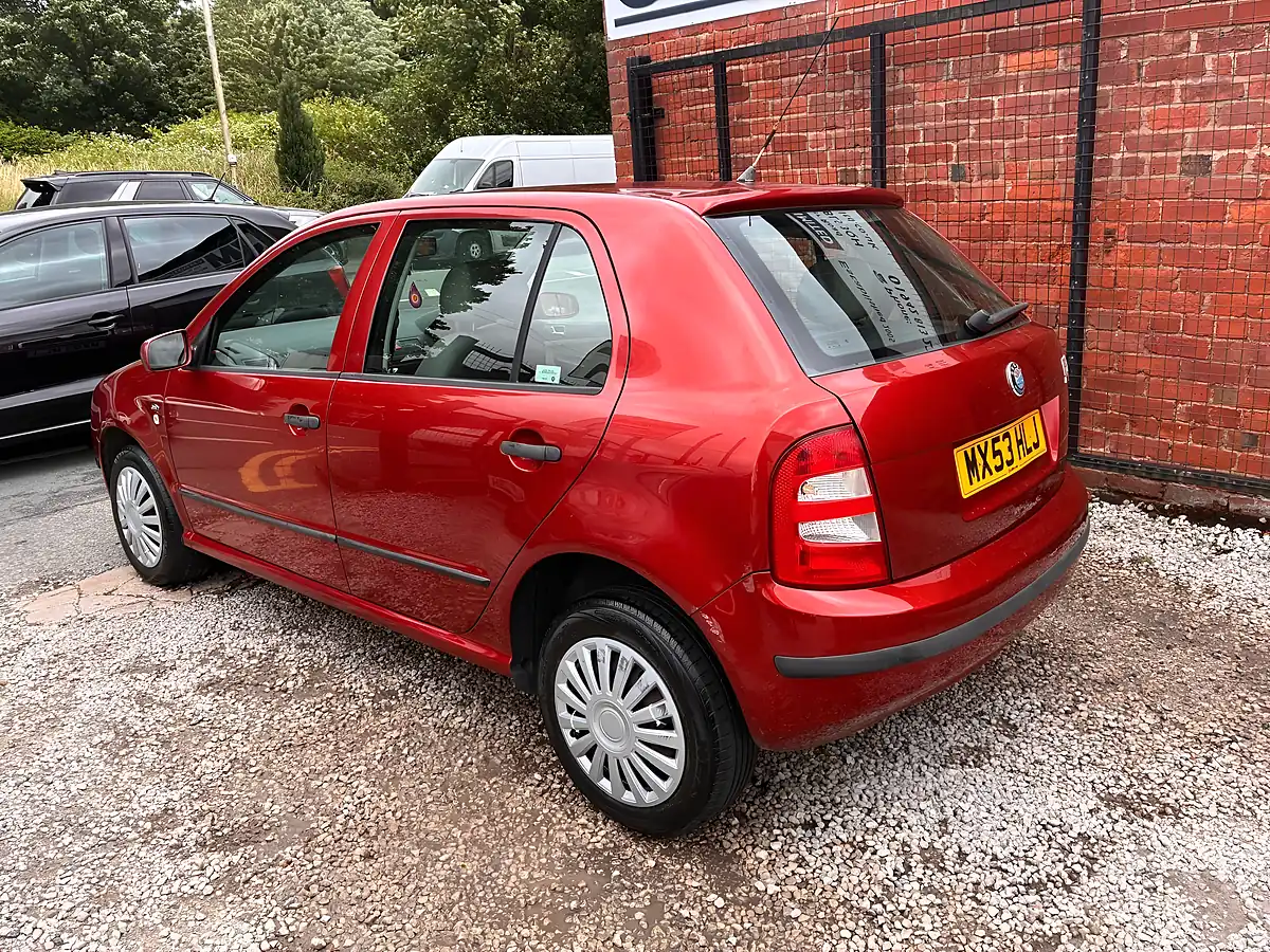 Used 2003 Skoda Fabia Comfort Orange - Interior and Exterior details 3