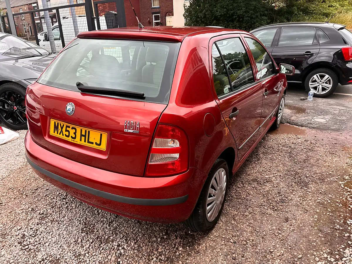 Used 2003 Skoda Fabia Comfort Orange - Interior and Exterior details 4