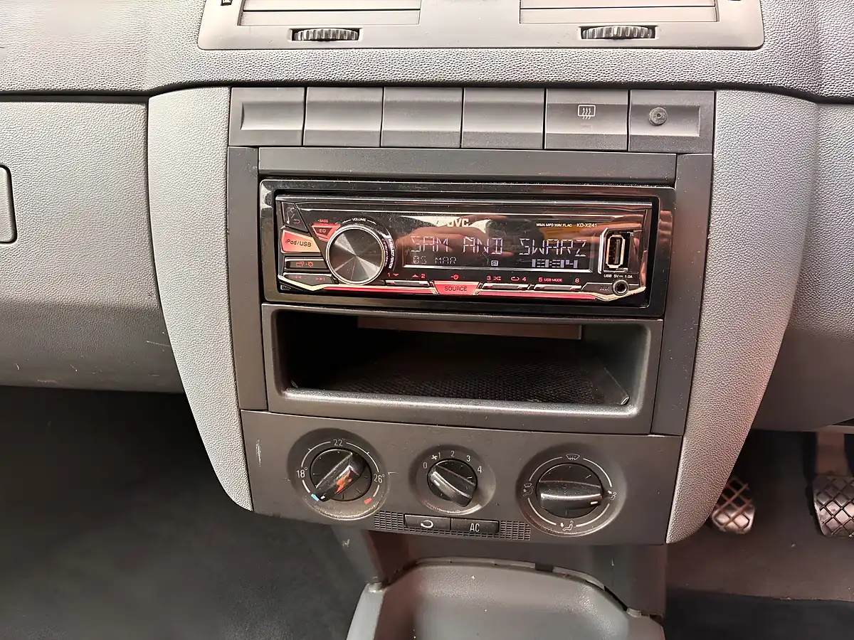 Used 2003 Skoda Fabia Comfort Orange - Interior and Exterior details 8