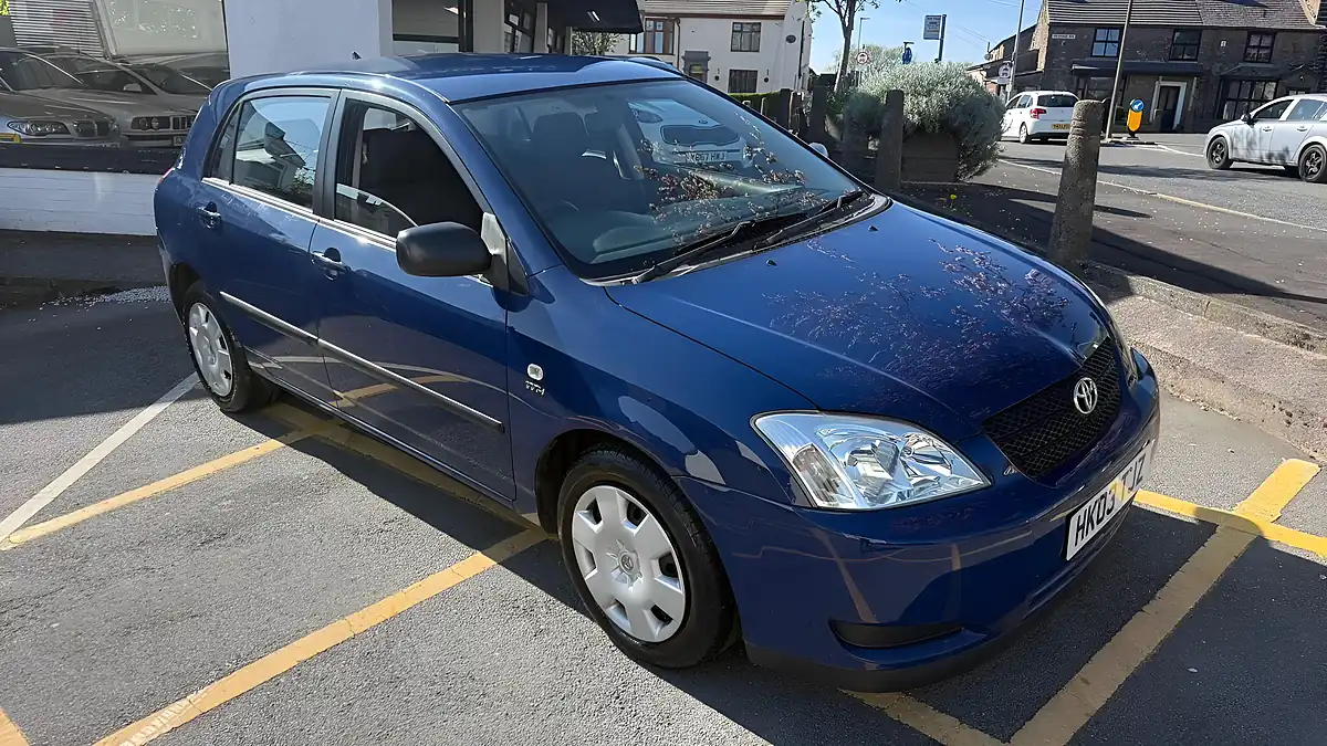 Used 2003 Toyota Corolla T2 Blue - Interior and Exterior details 11