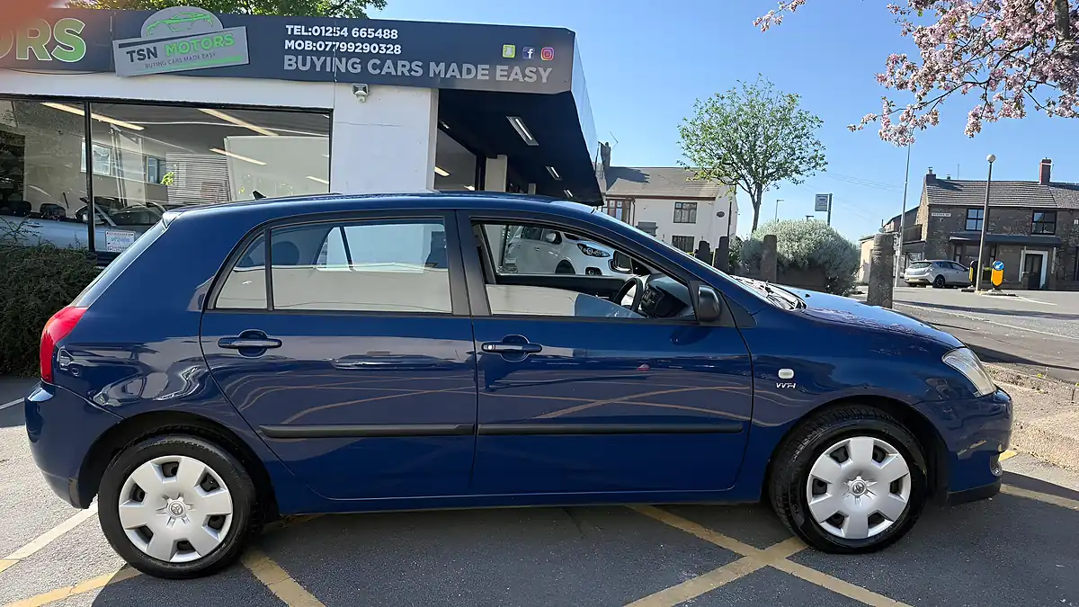 Used 2003 Toyota Corolla T2 Blue - Interior and Exterior details 14