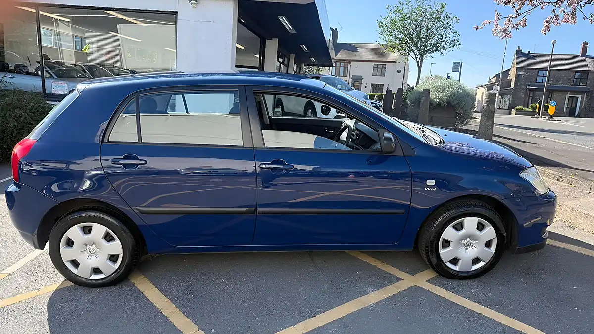 Used 2003 Toyota Corolla T2 Blue - Interior and Exterior details 16