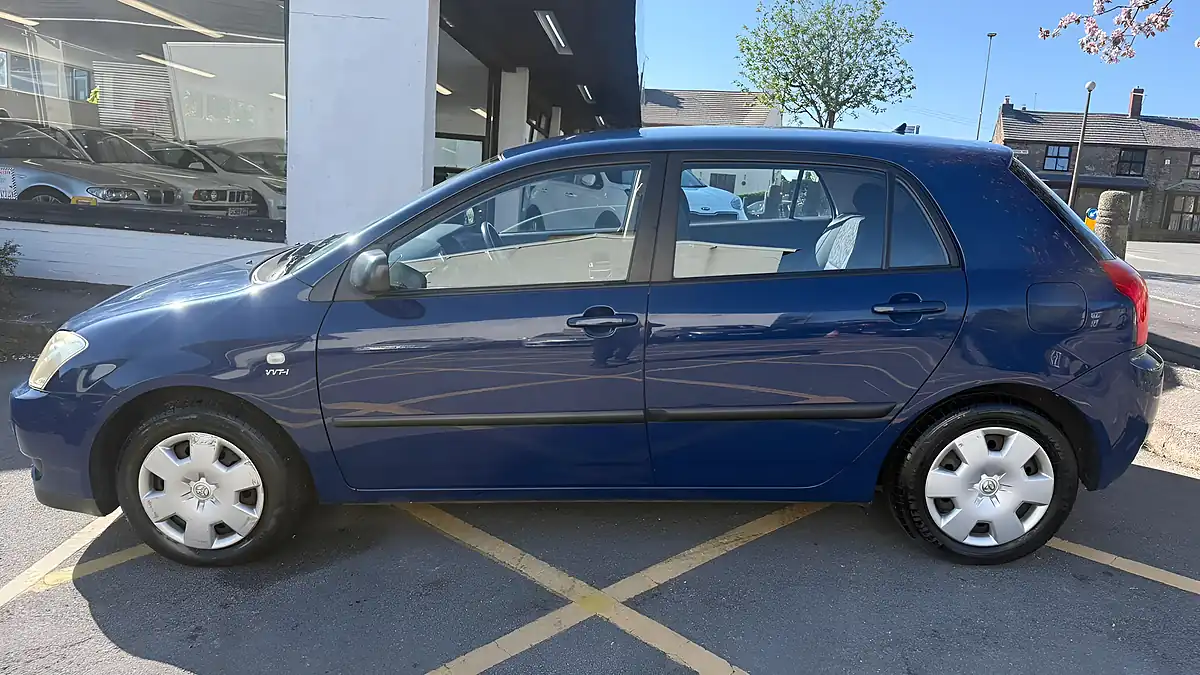 Used 2003 Toyota Corolla T2 Blue - Interior and Exterior details 17