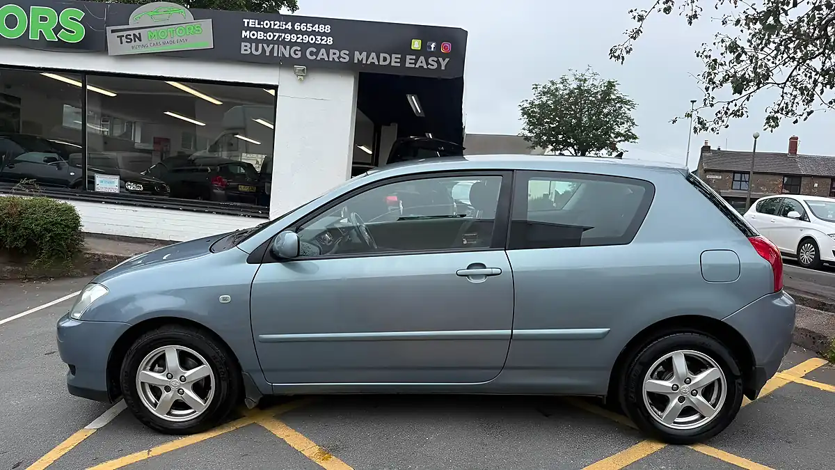 Used 2003 Toyota Corolla T3 Grey - Interior and Exterior details 12