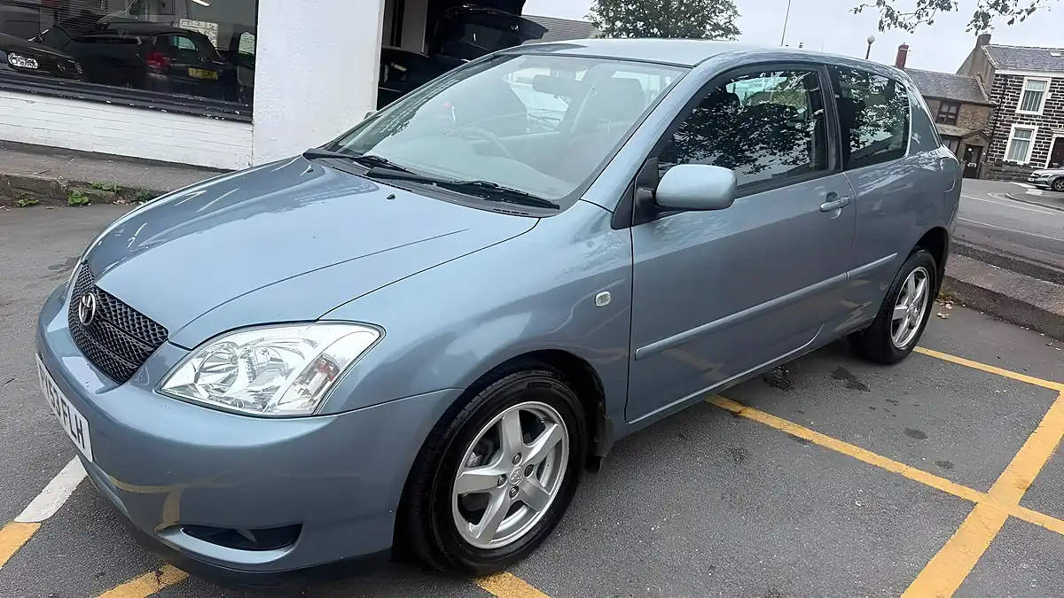 Used 2003 Toyota Corolla T3 Grey - Interior and Exterior details 3