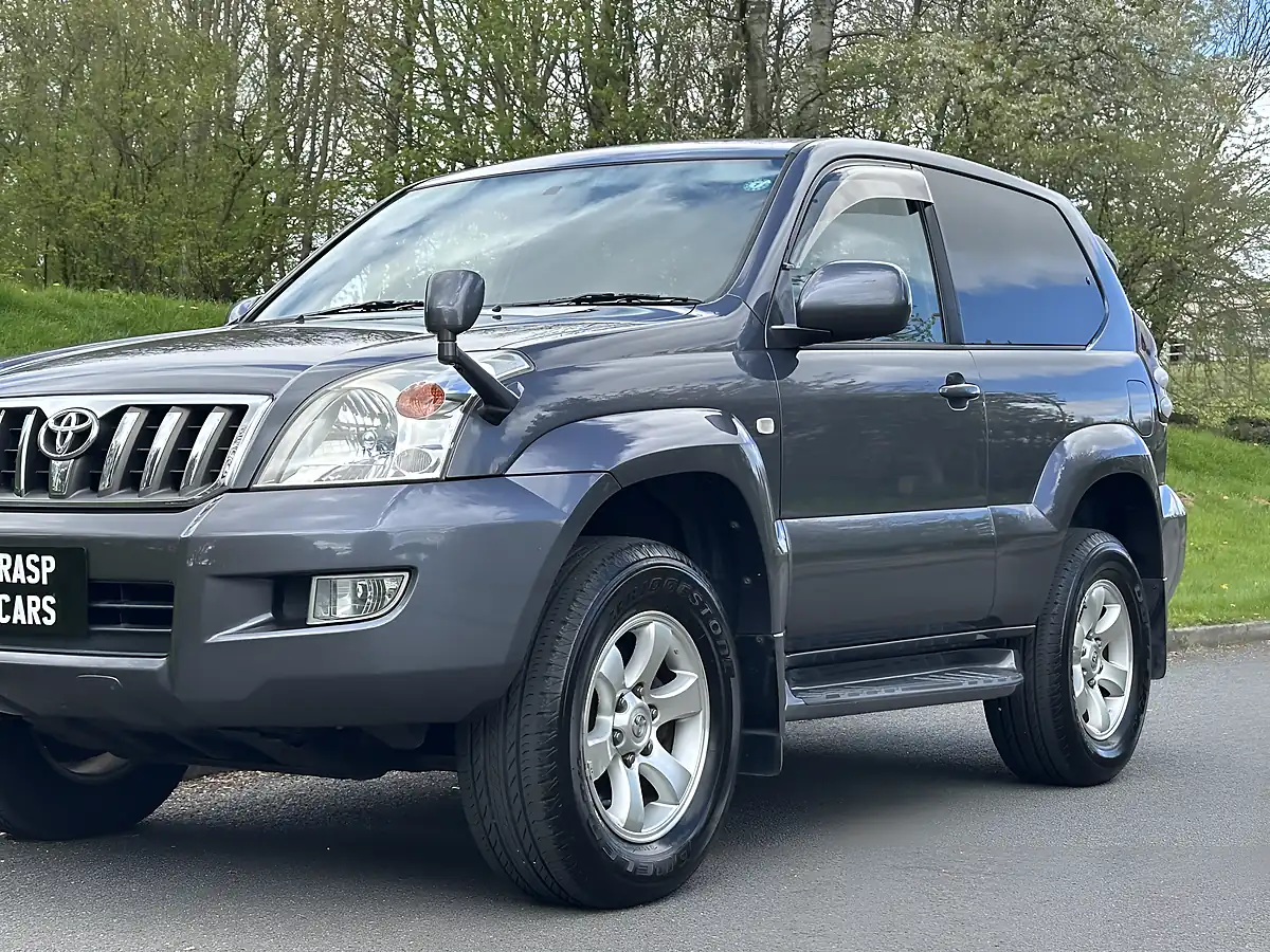 Used 2003 Toyota Land Cruiser Rz Prado Swb 3 Door Grey - Interior and Exterior details 16