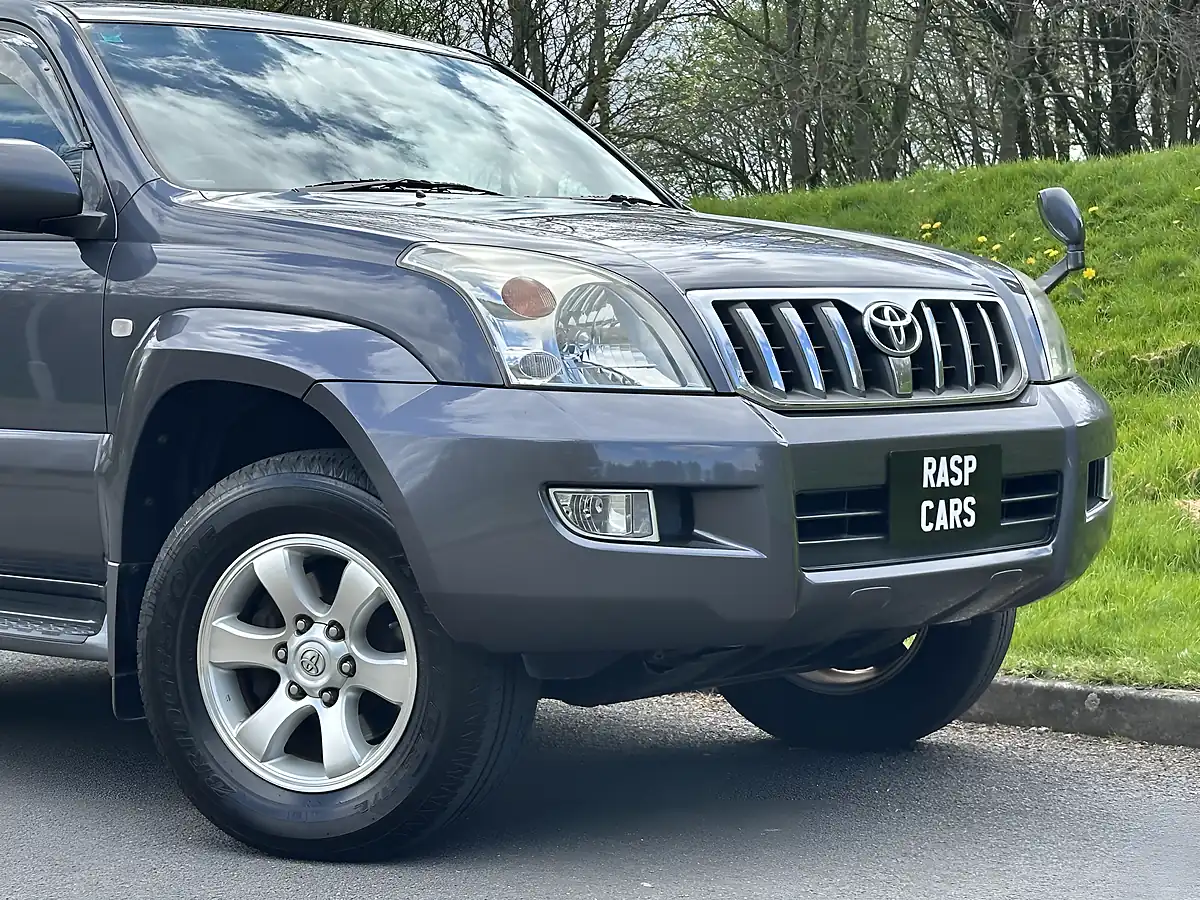 Used 2003 Toyota Land Cruiser Rz Prado Swb 3 Door Grey - Interior and Exterior details 3