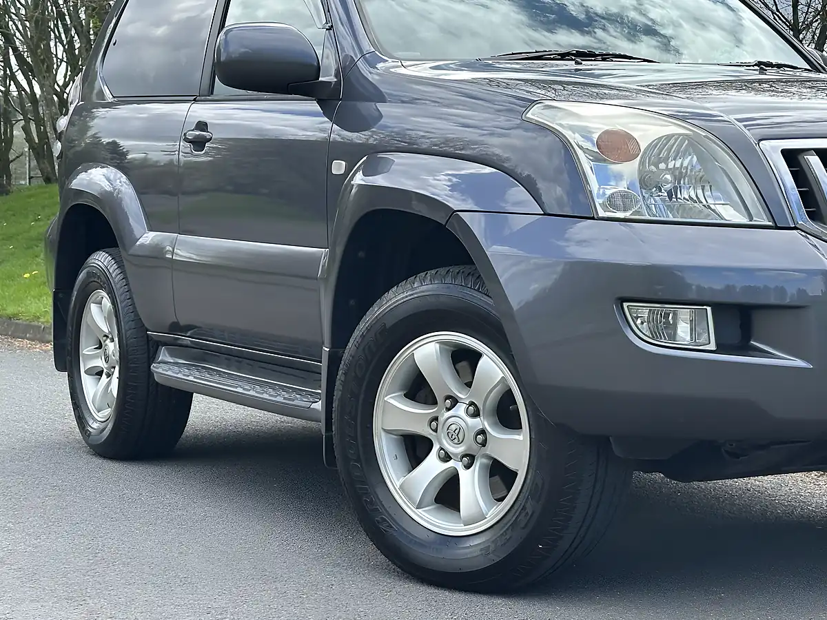 Used 2003 Toyota Land Cruiser Rz Prado Swb 3 Door Grey - Interior and Exterior details 4