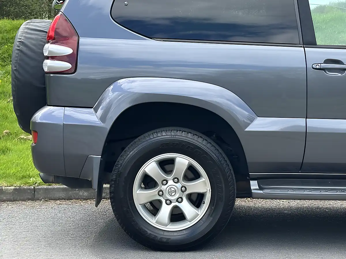 Used 2003 Toyota Land Cruiser Rz Prado Swb 3 Door Grey - Interior and Exterior details 6