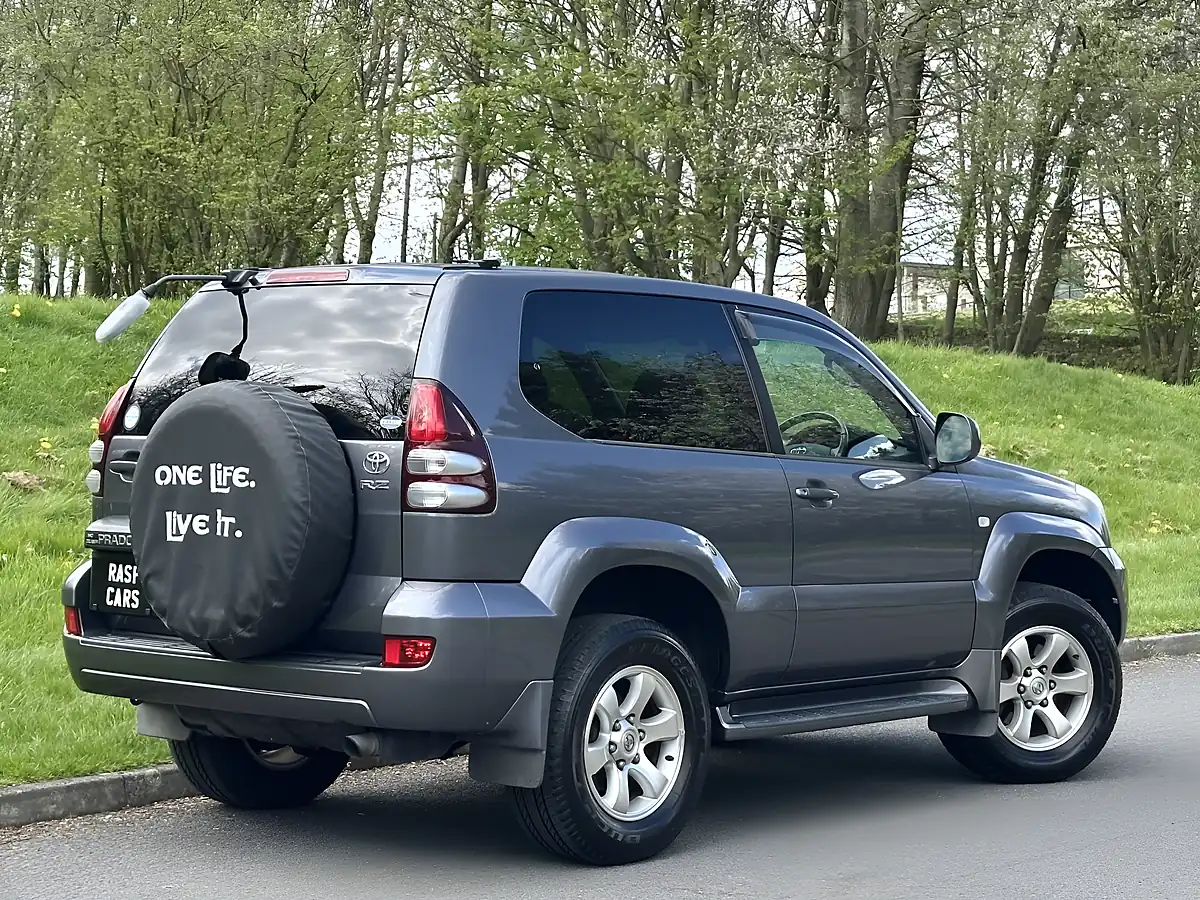 Used 2003 Toyota Land Cruiser Rz Prado Swb 3 Door Grey - Interior and Exterior details 8