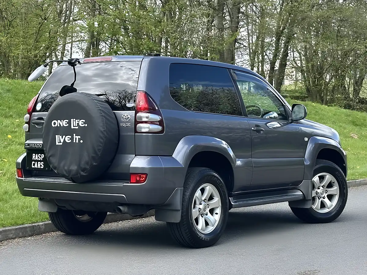 Used 2003 Toyota Land Cruiser Rz Prado Swb 3 Door Grey - Interior and Exterior details 9