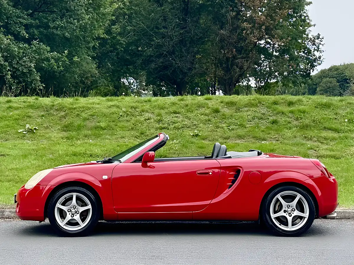 Used 2003 Toyota MR2 Roadster Red - Interior and Exterior details 10