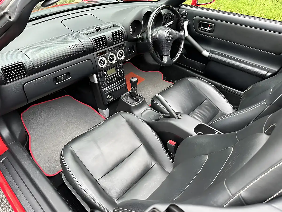 Used 2003 Toyota MR2 Roadster Red - Interior and Exterior details 18
