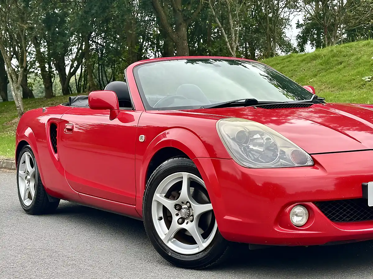 Used 2003 Toyota MR2 Roadster Red - Interior and Exterior details 3