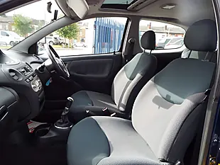 Used 2003 Toyota Yaris T Spirit Blue - Interior and Exterior details 12