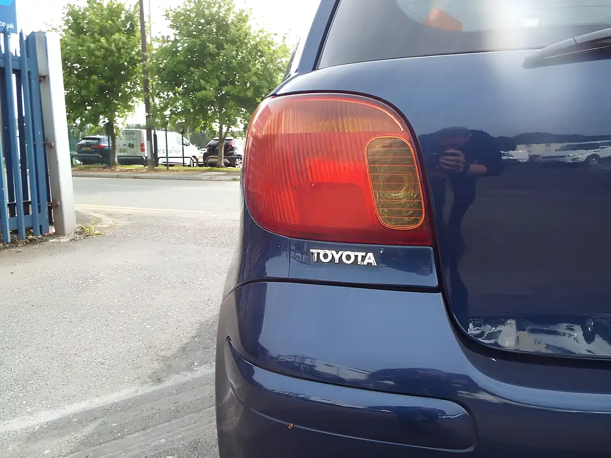 Used 2003 Toyota Yaris T Spirit Blue - Interior and Exterior details 16