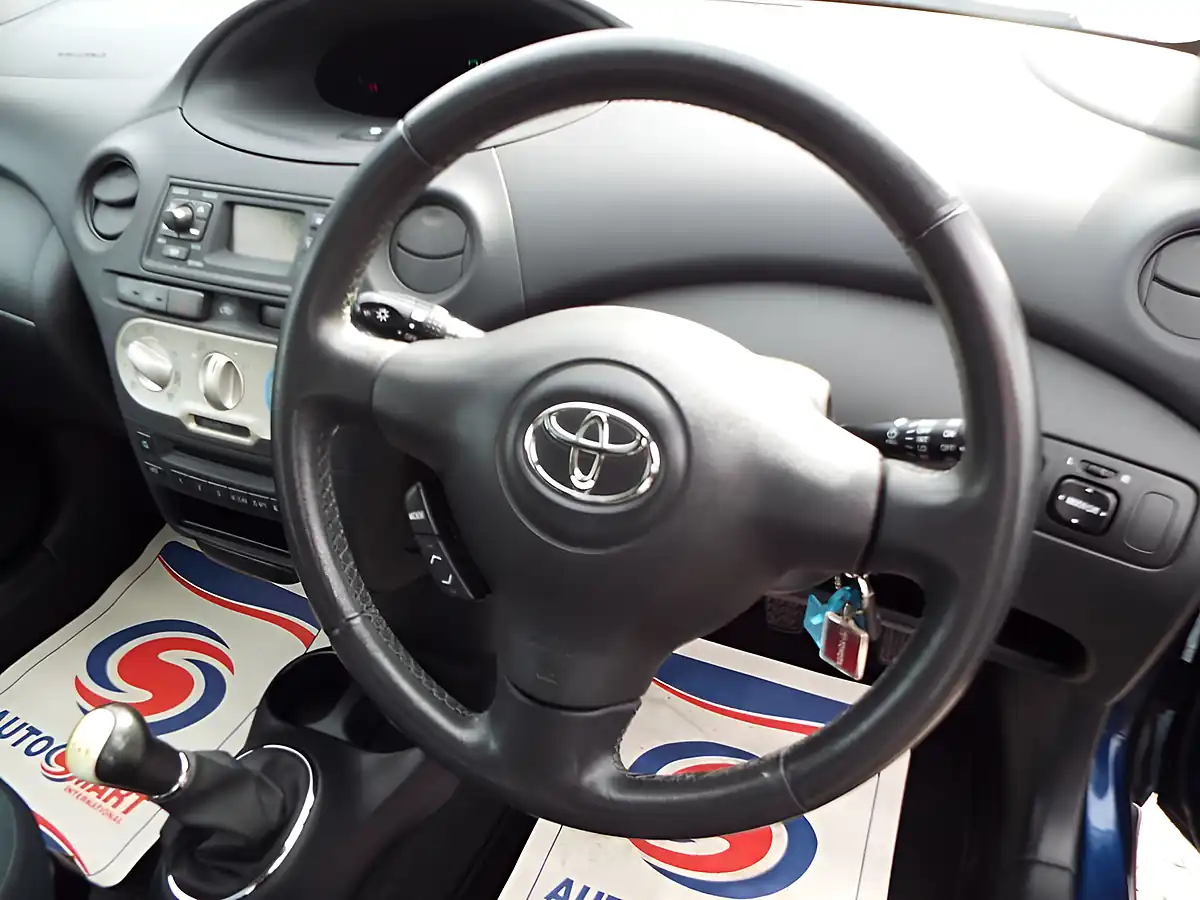 Used 2003 Toyota Yaris T Spirit Blue - Interior and Exterior details 20