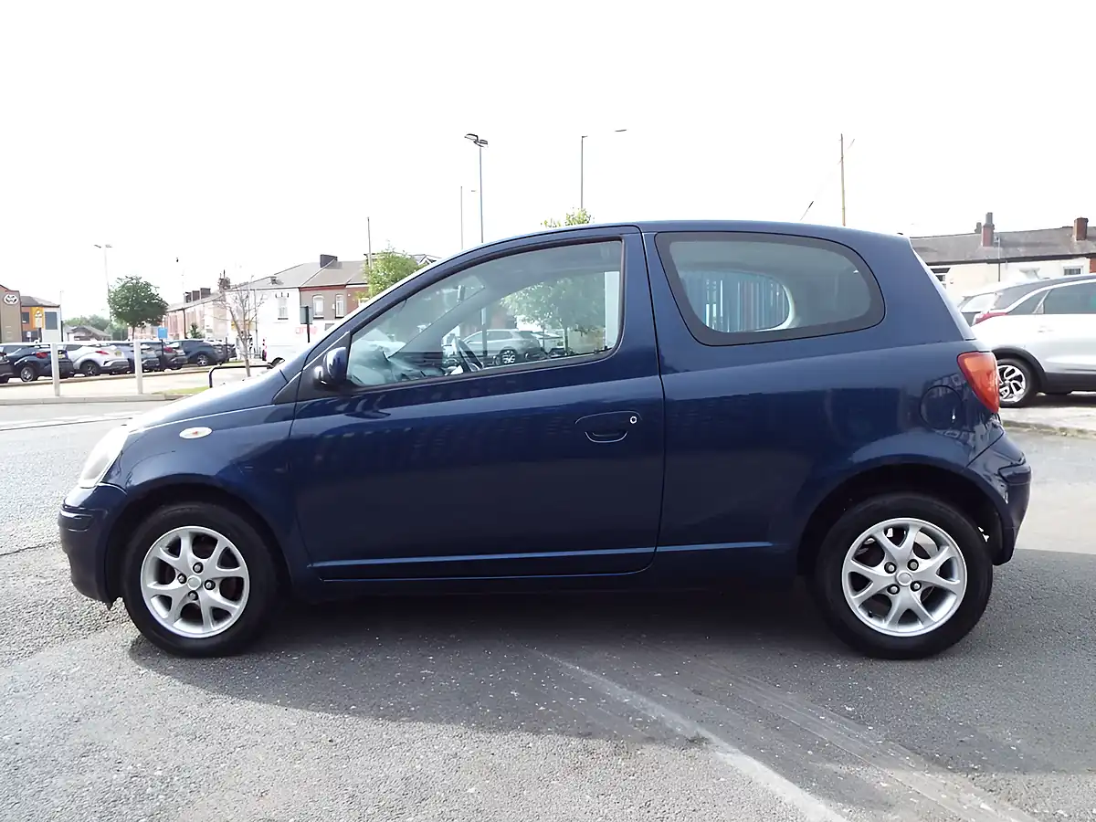 Used 2003 Toyota Yaris T Spirit Blue - Interior and Exterior details 4