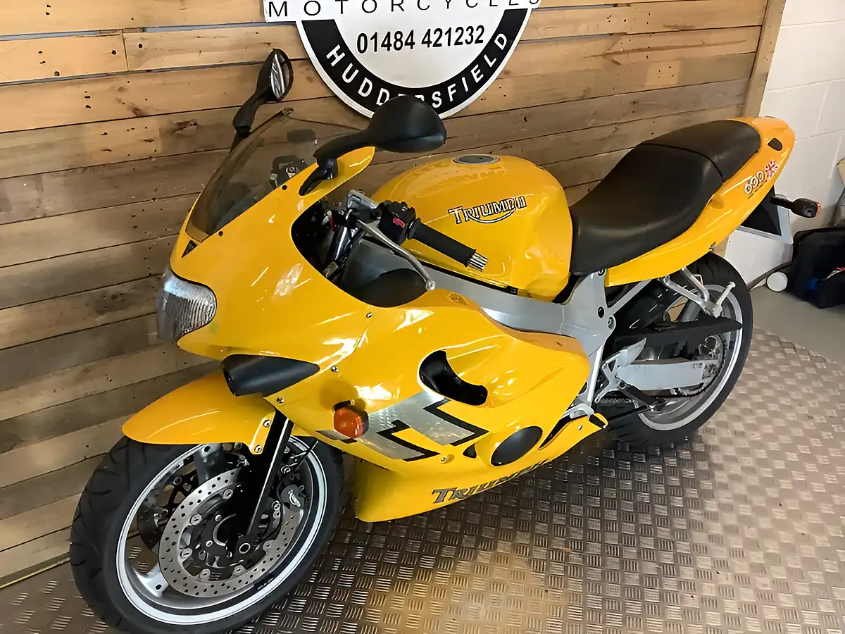 Used 2003 Triumph Tt - Interior and Exterior details 3