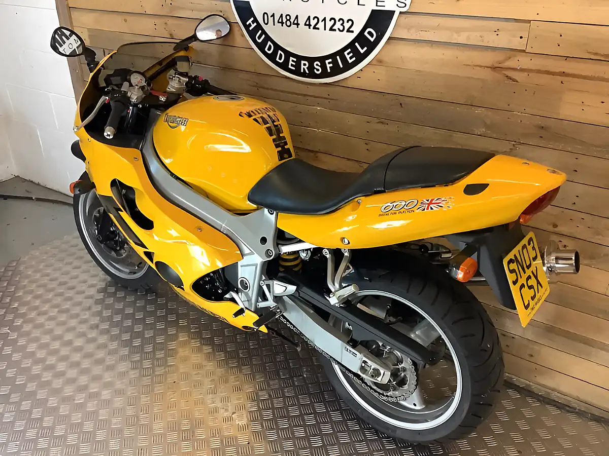 Used 2003 Triumph Tt - Interior and Exterior details 6