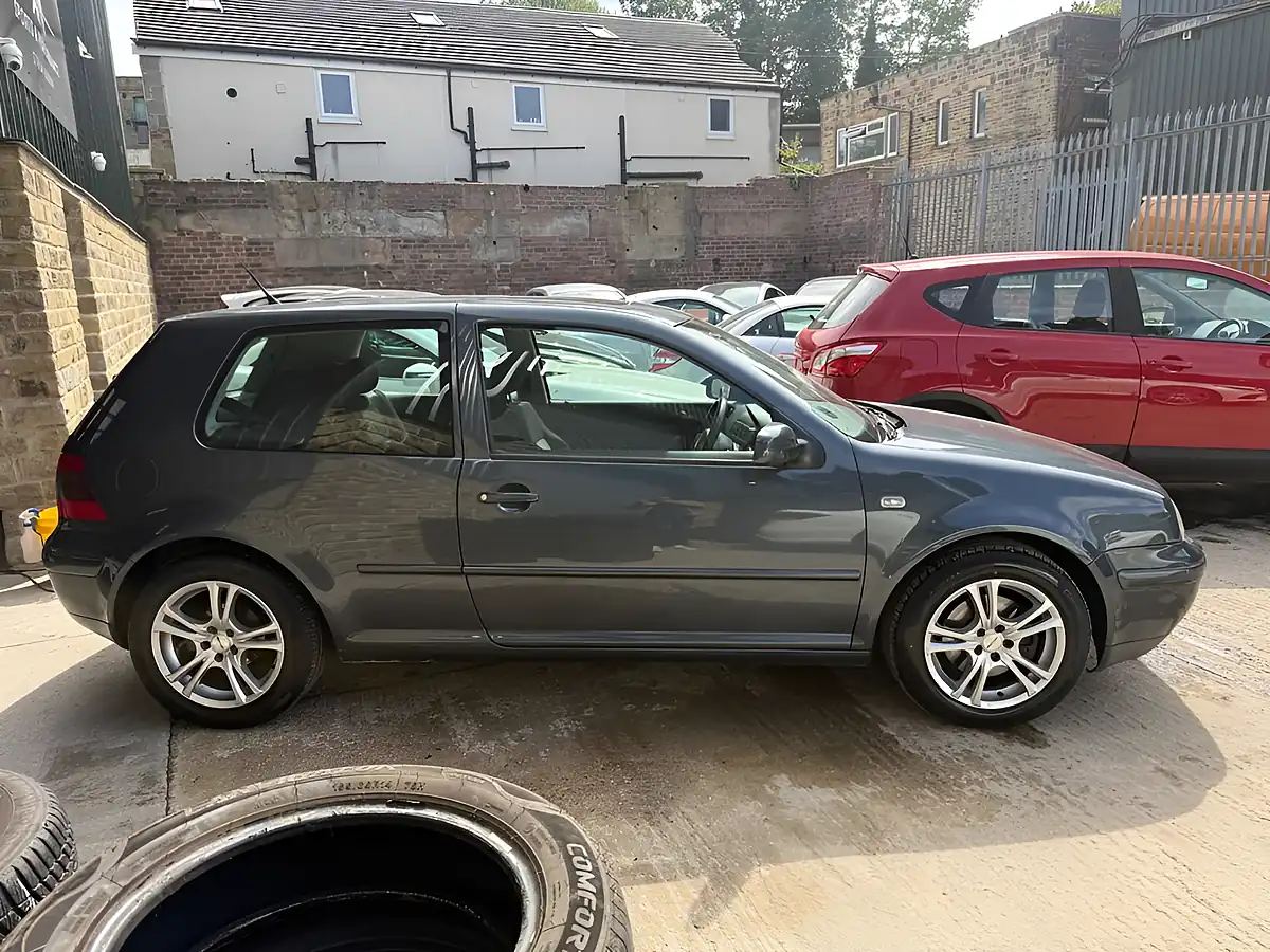 Used 2003 Volkswagen Golf GT Grey - Interior and Exterior details 11