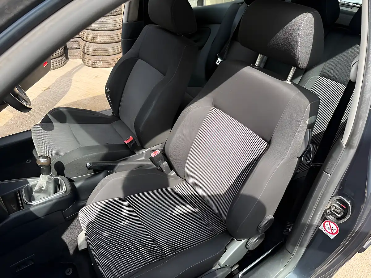Used 2003 Volkswagen Golf GT Grey - Interior and Exterior details 17