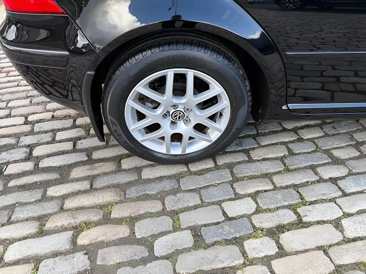 Used 2003 Volkswagen Golf GTI Black - Interior and Exterior details 17