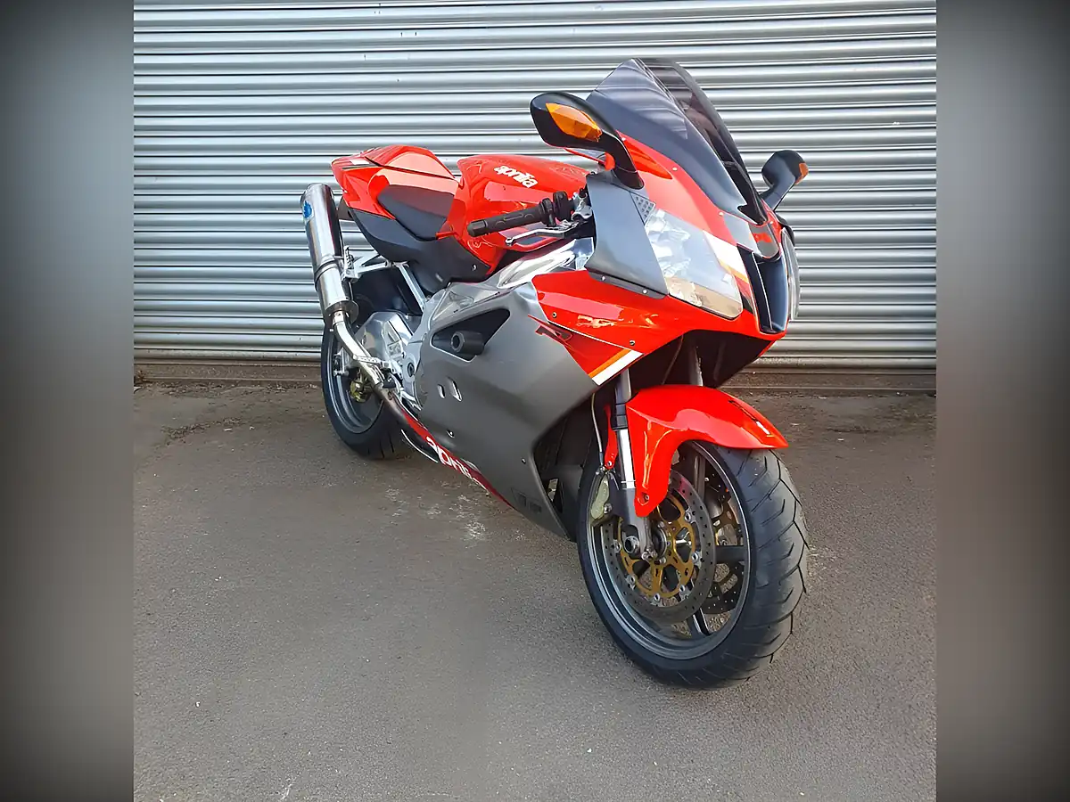 Used 2004 Aprilia Rsv R Factory Red - Interior and Exterior details 2