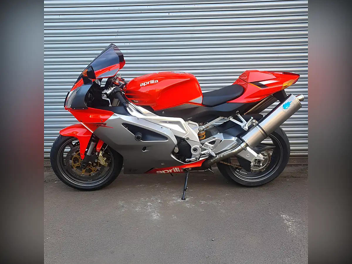 Used 2004 Aprilia Rsv R Factory Red - Interior and Exterior details 7