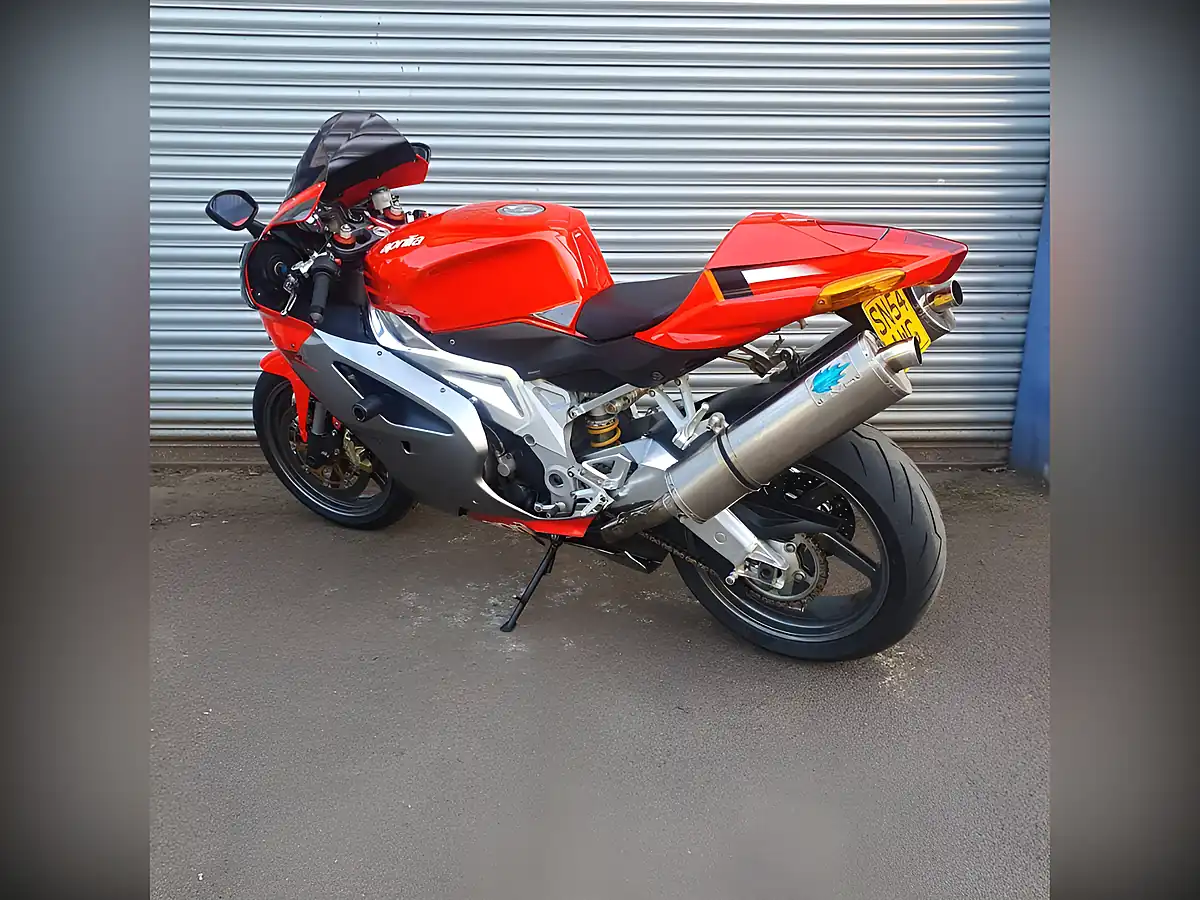 Used 2004 Aprilia Rsv R Factory Red - Interior and Exterior details 8