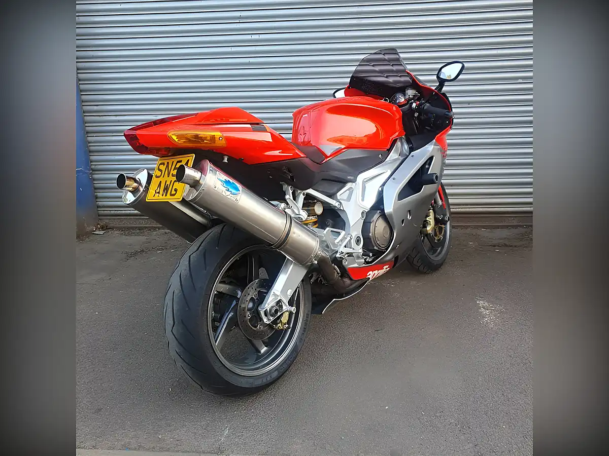 Used 2004 Aprilia Rsv R Factory Red - Interior and Exterior details 9