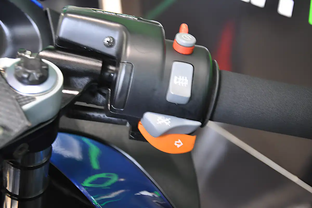 Used 2004 BMW R 1100 S Blue - Interior and Exterior details 12