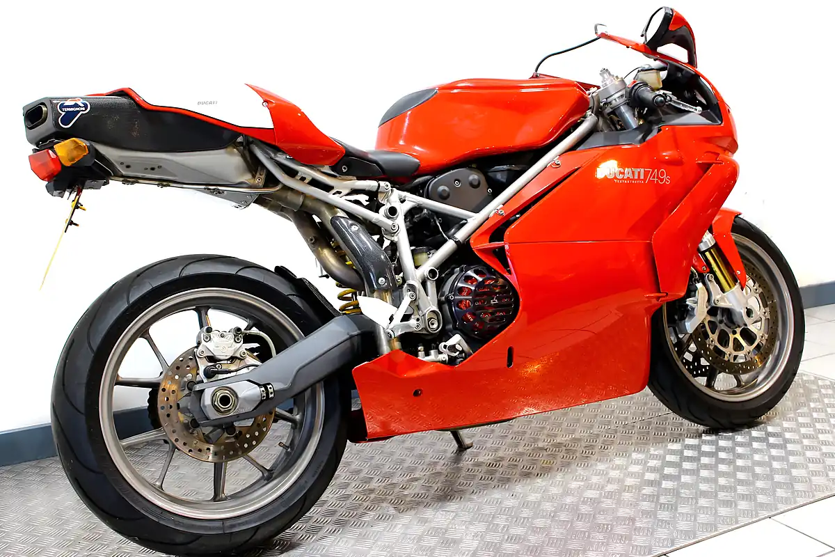 Used 2004 Ducati 749 S Mono Red - Interior and Exterior details 3