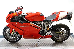 Used 2004 Ducati 749 S Mono Red - Interior and Exterior details 9