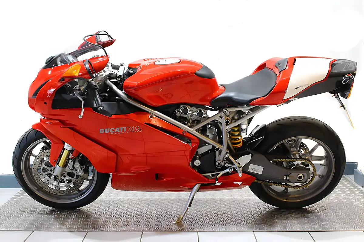 Used 2004 Ducati 749 S Mono Red - Interior and Exterior details 9