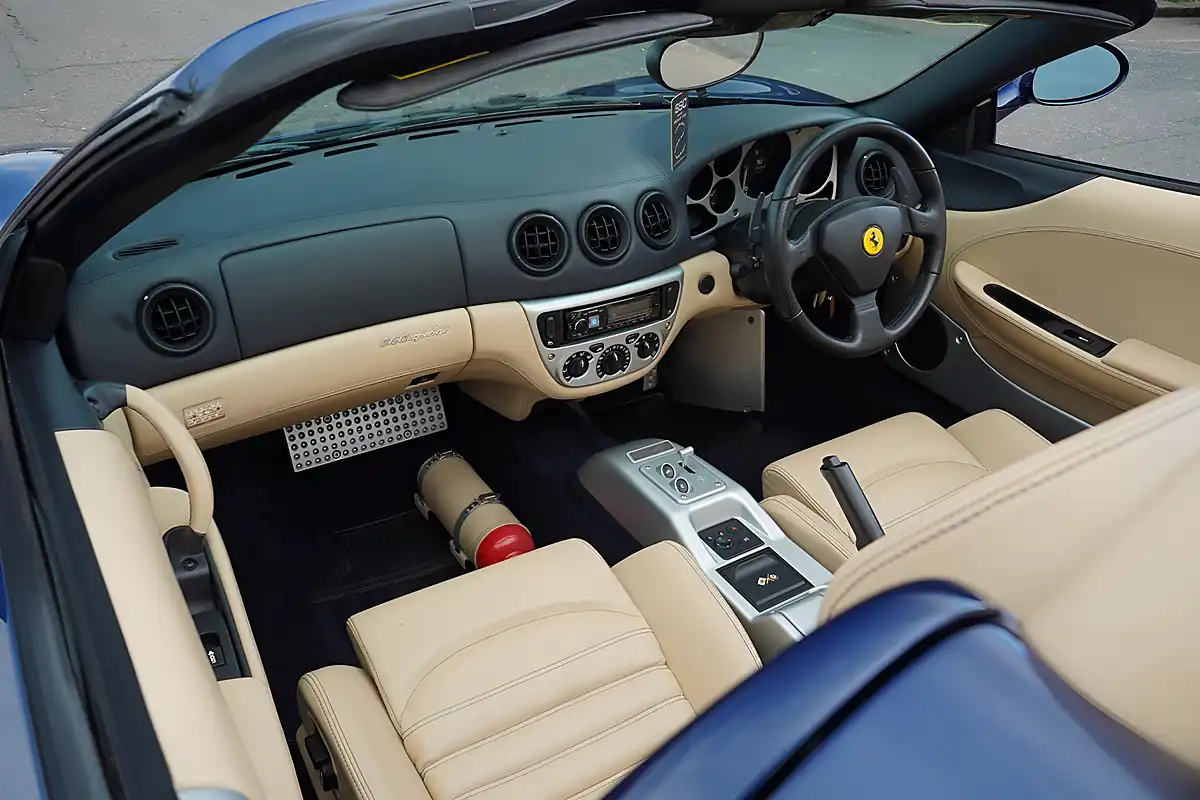 Used 2004 Ferrari 360 Spider Blue - Interior and Exterior details 15