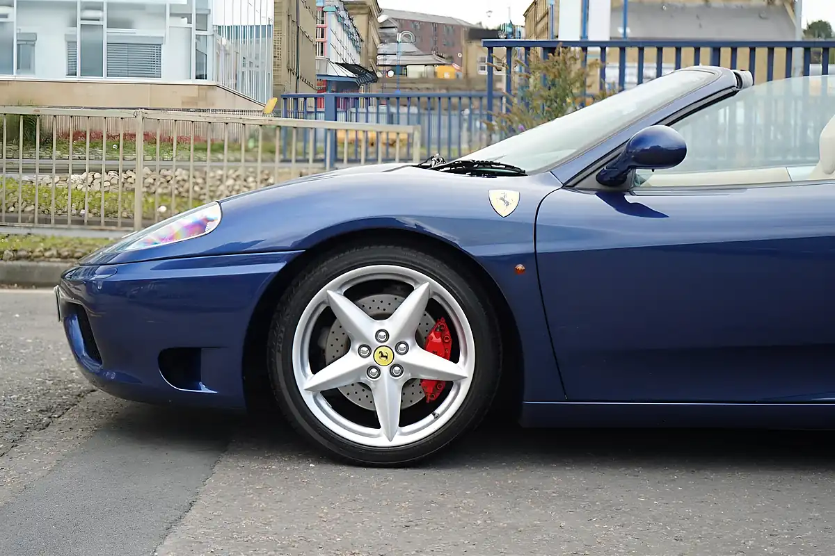 Used 2004 Ferrari 360 Spider Blue - Interior and Exterior details 7