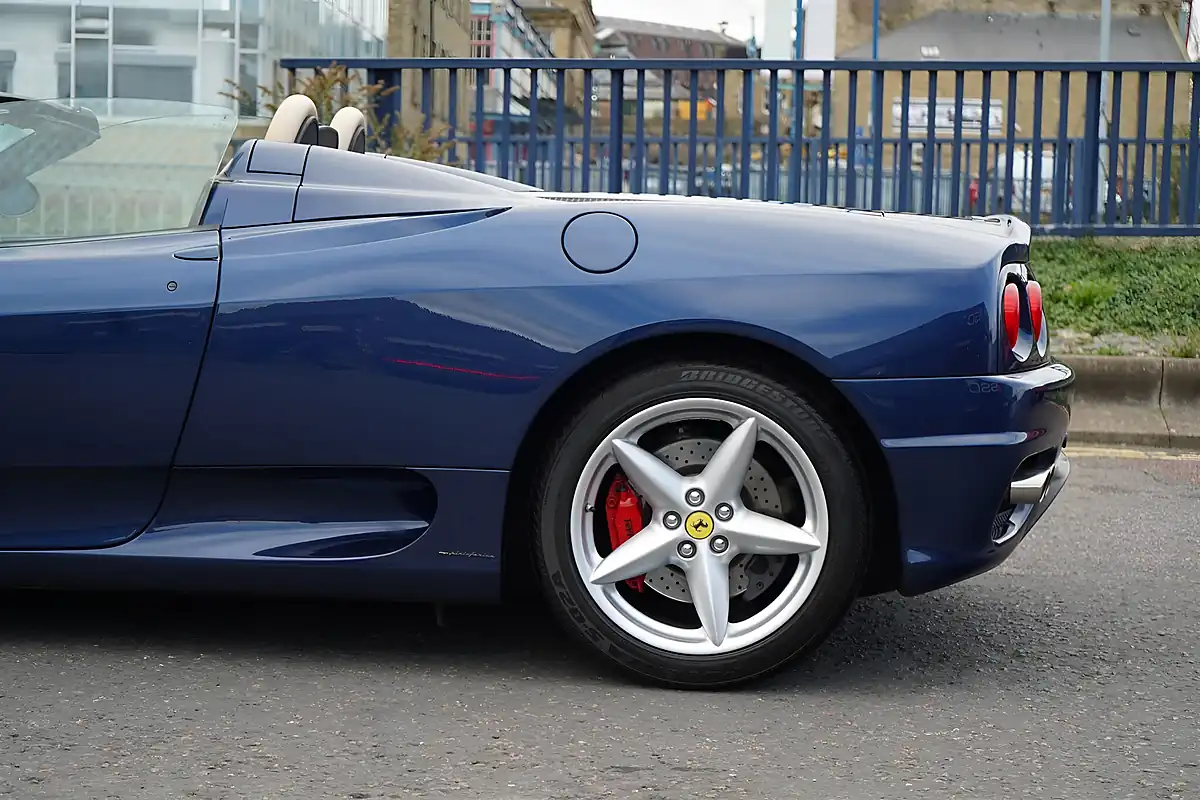Used 2004 Ferrari 360 Spider Blue - Interior and Exterior details 8