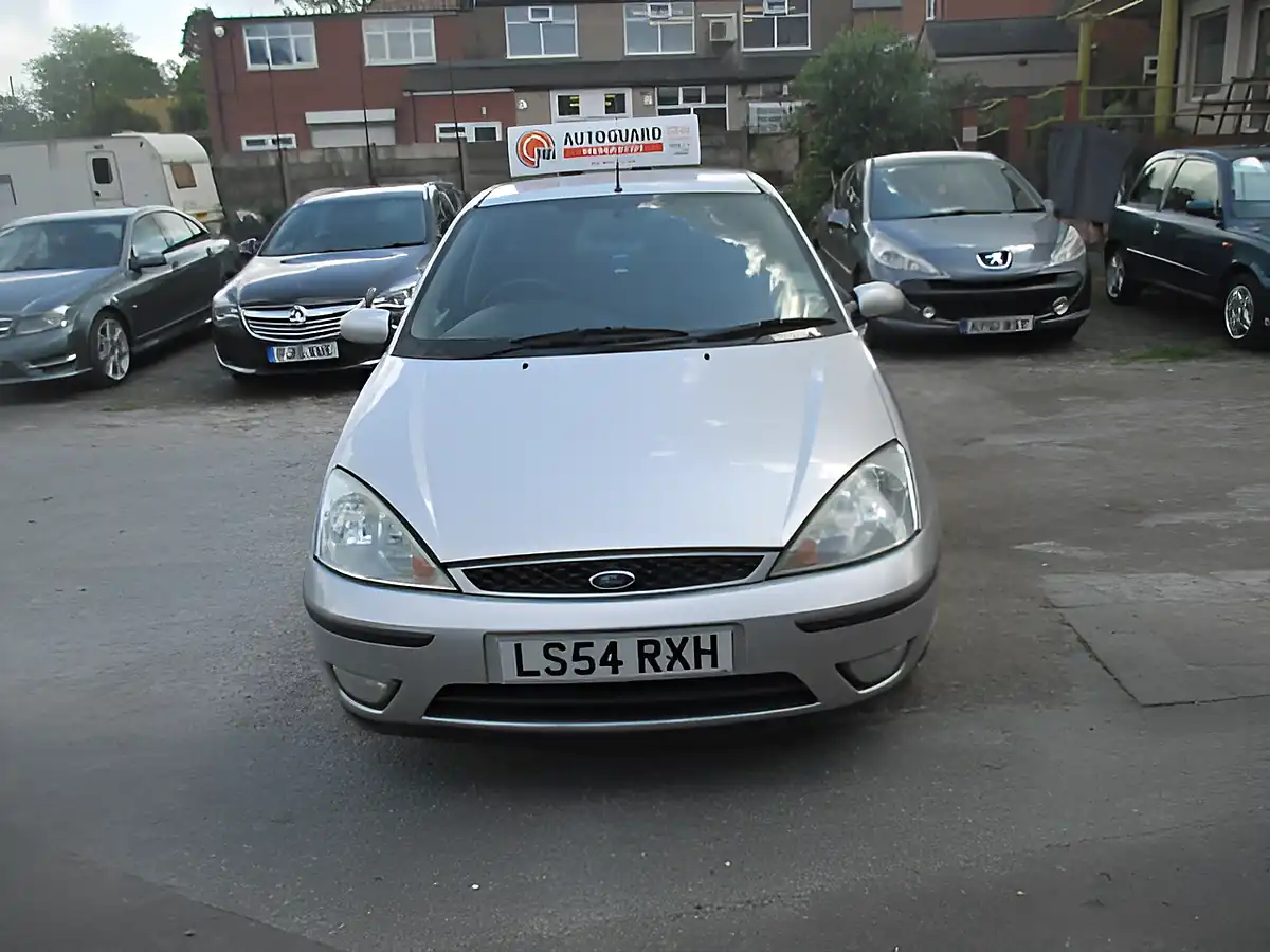 Used 2004 Ford Focus Ghia Silver - Front View