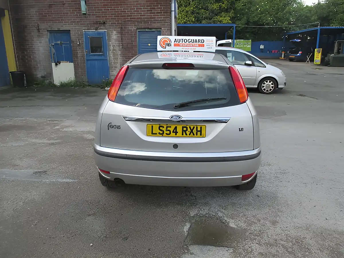 Used 2004 Ford Focus Ghia Silver - Interior and Exterior details 3