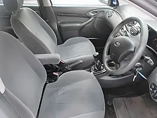 Used 2004 Ford Focus Ghia Silver - Interior and Exterior details 7