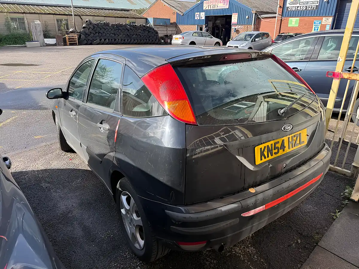 Used 2004 Ford Focus Zetec Black - Interior and Exterior details 4