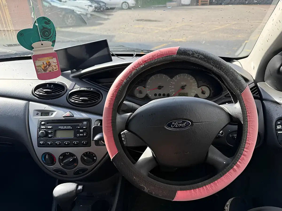 Used 2004 Ford Focus Zetec Black - Interior and Exterior details 5