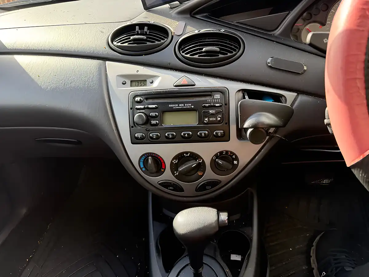 Used 2004 Ford Focus Zetec Black - Interior and Exterior details 6