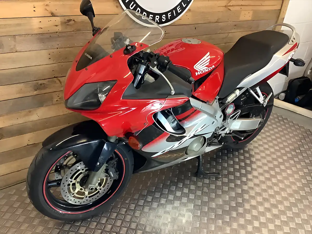 Used 2004 Honda Cbr - Interior and Exterior details 3