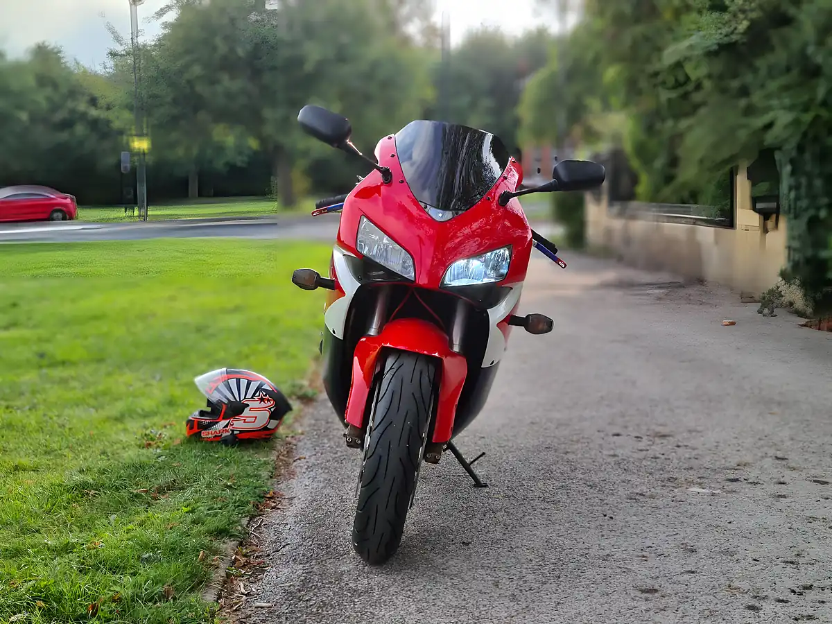 Used 2004 Honda CBR1000RR Fireblade White - Interior and Exterior details 10