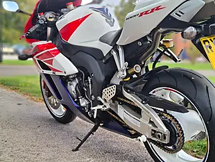 Used 2004 Honda CBR1000RR Fireblade White - Interior and Exterior details 11