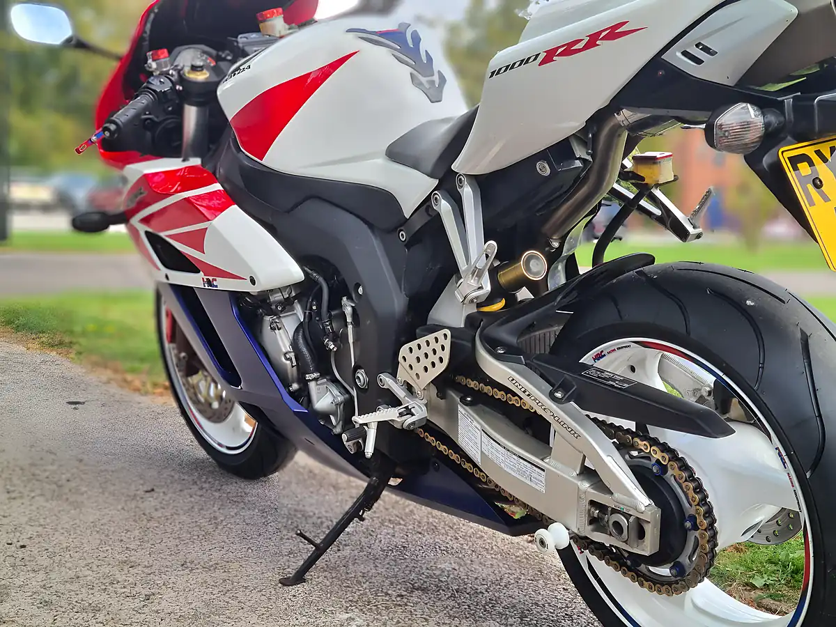 Used 2004 Honda CBR1000RR Fireblade White - Interior and Exterior details 11